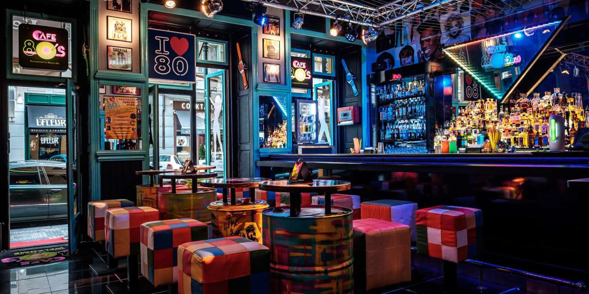 Cafe 80s interior